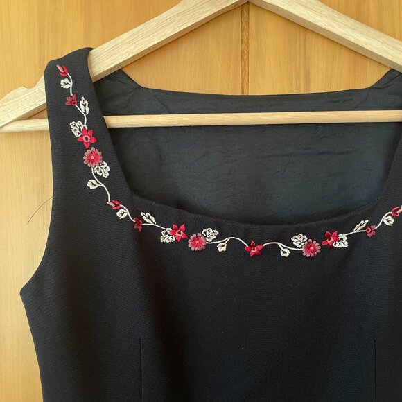 Vintage Adorable Floral Embroidered Tank - Picture 2 of 4